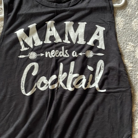 Cute ladies tank that says “mama needs a cocktail” excellent condition - Picture 2 of 4